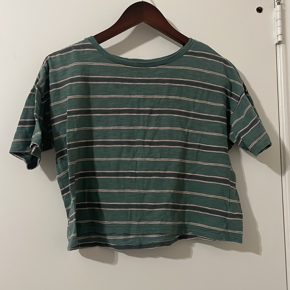 American Eagle Outfitters Annie’s Green Striped Tee on Sweet Magnolias Size S - Picture 4 of 8